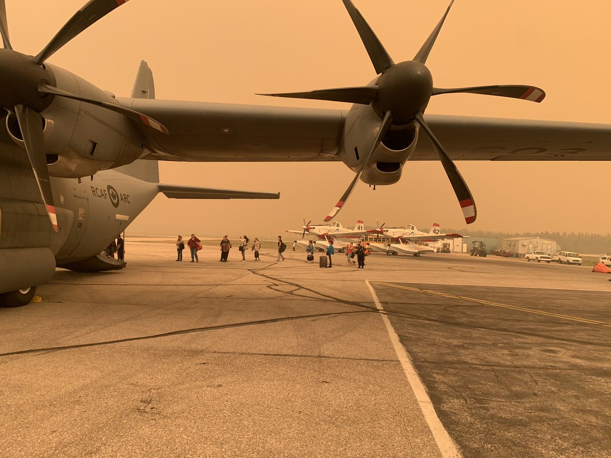 JTFN_FOIN's tweet photo. Through the collective efforts of the whole #GNWT team, two #RCAF_ARC C-130J Hercules Aircraft successfully evacuated Hay River yesterday. #BravoZulo to #NWTFire and everyone involved in this quick and effective response. #OpLENTUS https://t.co/DIfH7DvunQ