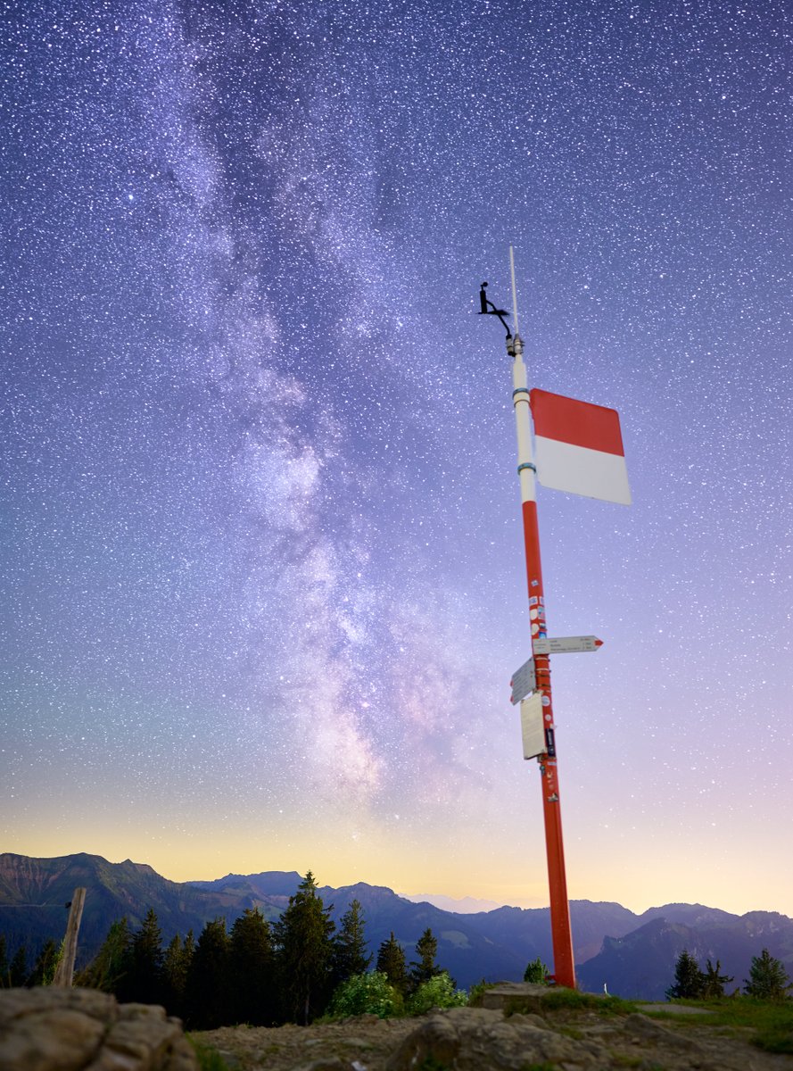 Wahrscheinlich das letzte Bild der #Milchstraße für dieses Jahr, bevor sie zu niedrig sinkt und nicht mehr so gut sichtbar ist.

Aufgenommen am Hochälpele in #Vorarlberg

#milikway #Astrophotography #landscapephotography