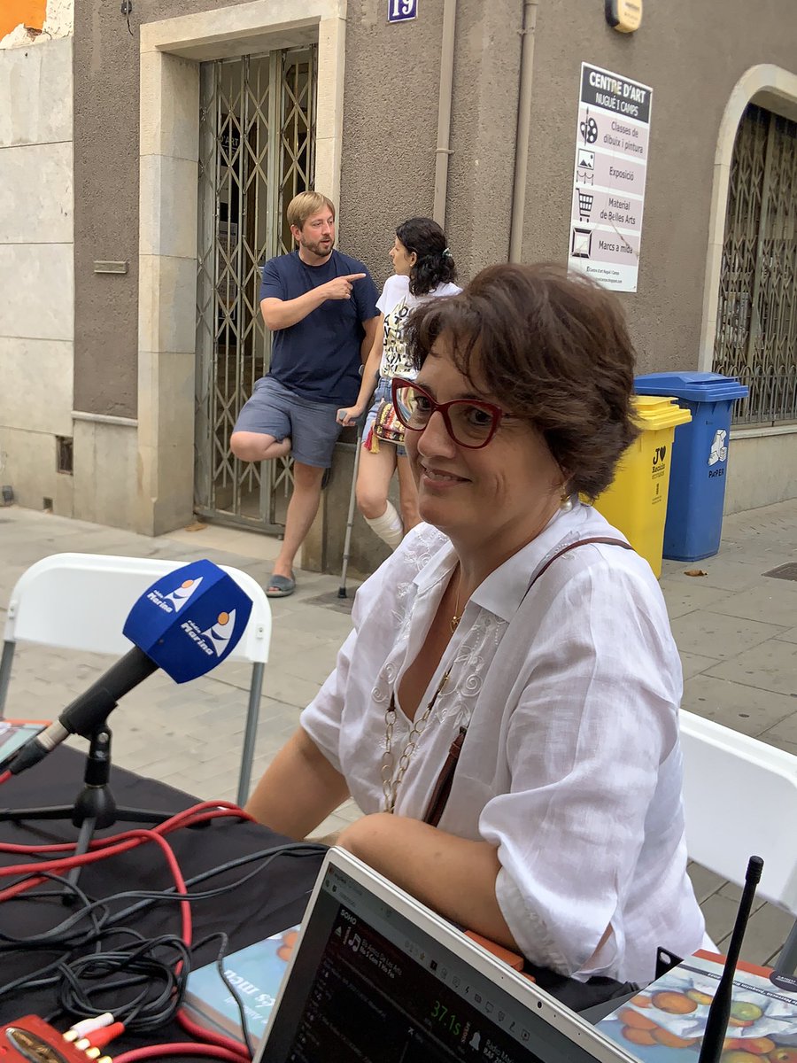 Radio_Marina's tweet photo. @lurdesborrell, Regidora de Cultura d’@ajmalgrat: 
“El català és un idioma molt ric i divers, i la Vila del Llibre és una manera de mostrar la riquesa llingüística que té el català”. 
@Viladelllibre https://t.co/NUXoLr7kvx