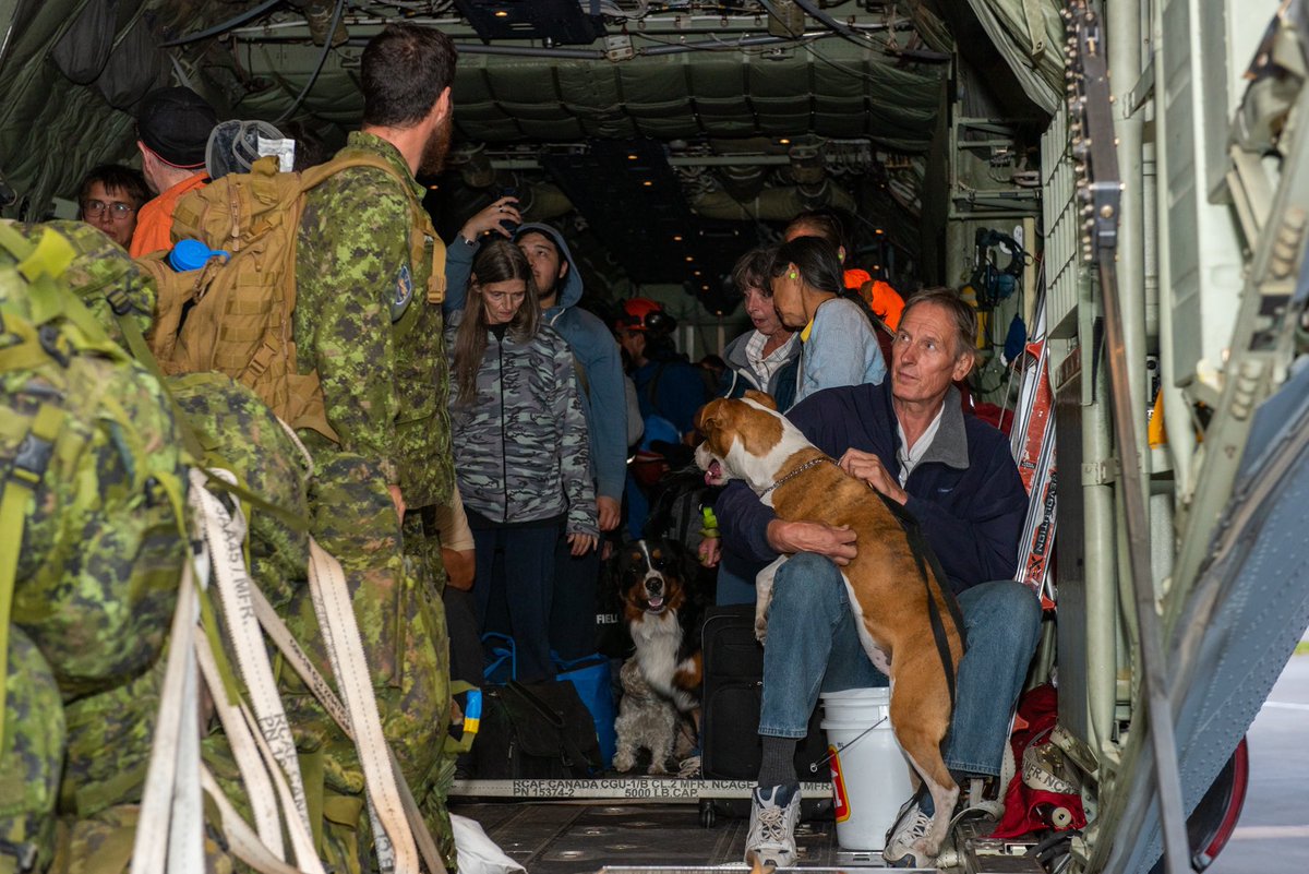 JTFN_FOIN's tweet photo. Grâce aux efforts collectifs de toute l'équipe du #GNWT, deux avions Hercules C-130J du #ARC_RCAF ont réussi à évacuer Hay River hier.  #BravoZulo à #NWTFire et à tous ceux qui ont participé à cette intervention rapide et efficace. #OpLENTUS https://t.co/Al4WuTT4b9