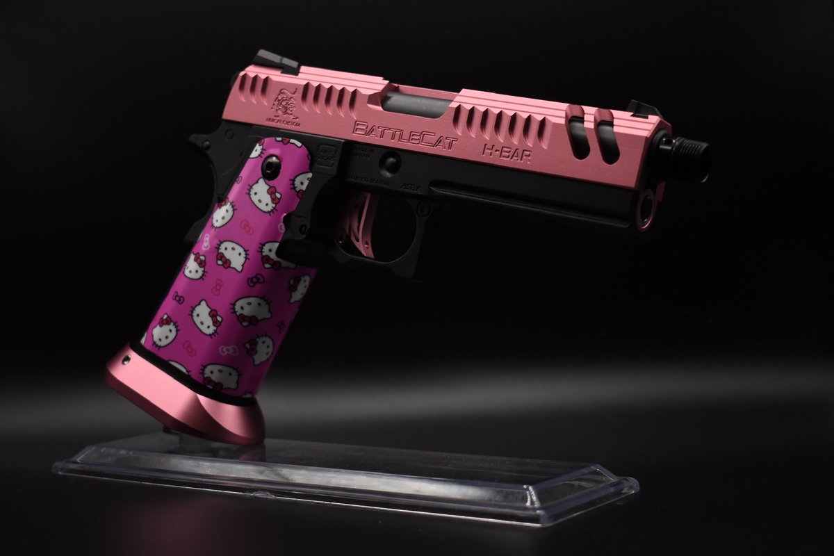 LogicAirsoftUs's tweet photo. Hello Kitty Hi-Capa 🌸💕
#airsoft #customhicapa #HelloKitty https://t.co/394wUe4ipx