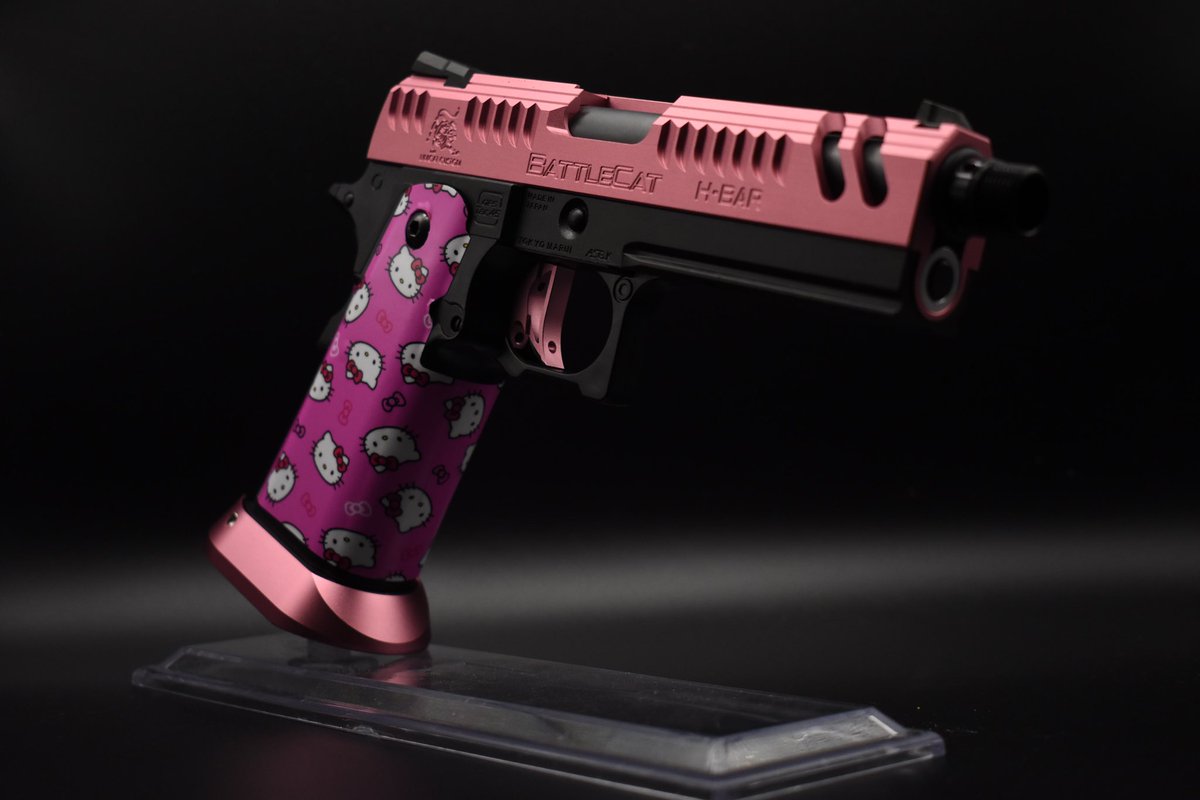 LogicAirsoftUs's tweet photo. Hello Kitty Hi-Capa 🌸💕
#airsoft #customhicapa #HelloKitty https://t.co/394wUe4ipx