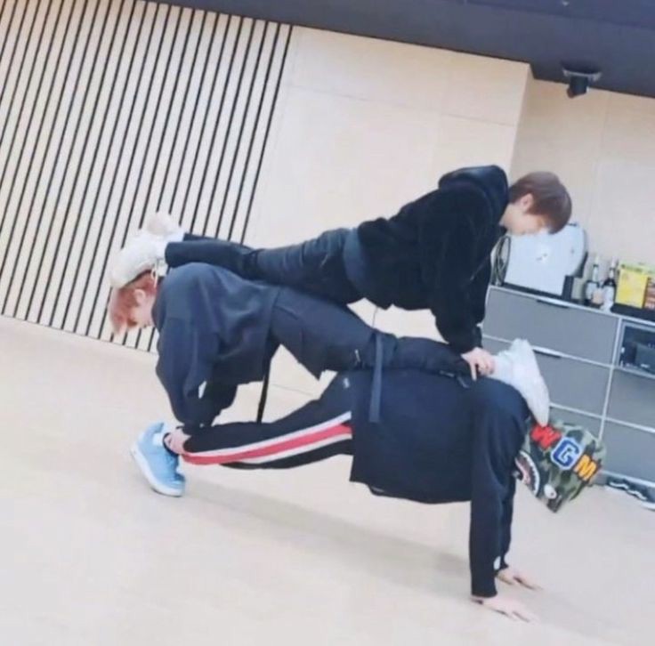 dipeol1's tweet photo. 아니... 진 안올릴랬는데 본진이 너무 트레이싱 하게 생긴 짤을 만들어줌
같이 감상하시죠 https://t.co/utTgno2V3D