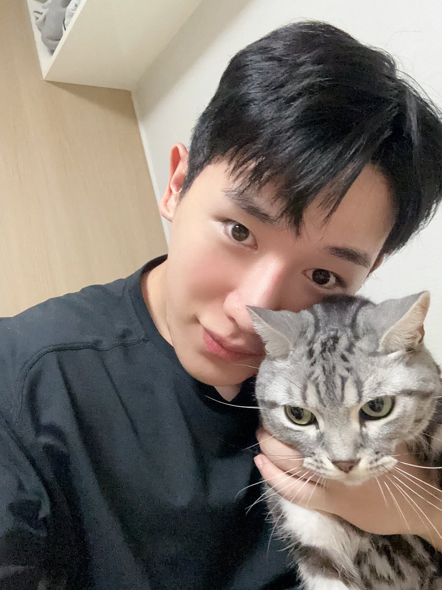 WonhoSupport's tweet photo. 🐰: اليوم الذي يورم هرهره لي للمره الأولى
🐰: اليوم الذي اخذت أول سيلفي مع يورم
🐰: اليوم الذي حاولت تهدئته بوجبة خفيفة
🐰: ماهو الوقت المتوقع لوصولك ×٣ (يقوم وونهو بغناء أغنية نيوجينز https://t.co/XwqDudn7Tj