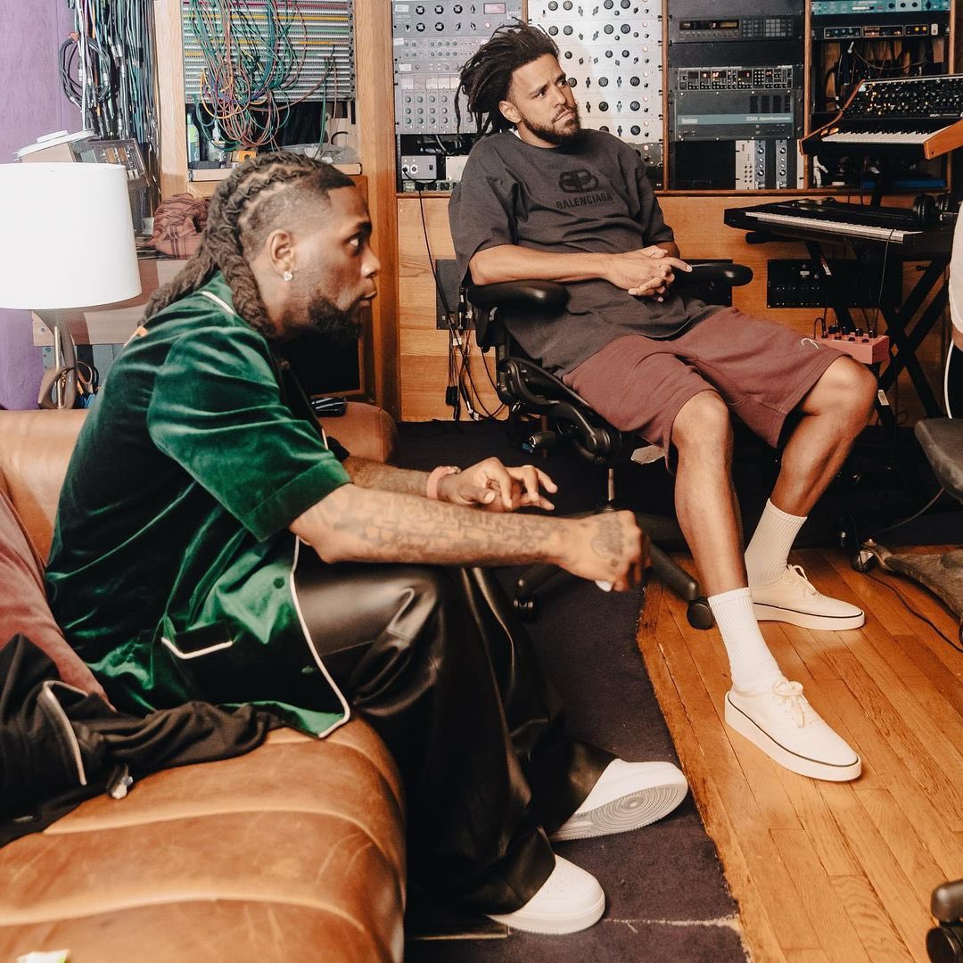 TeamDreamville's tweet photo. Burna Boy &amp; J. Cole in the studio while making “Thanks” 🫡 https://t.co/Txx5jhCxve