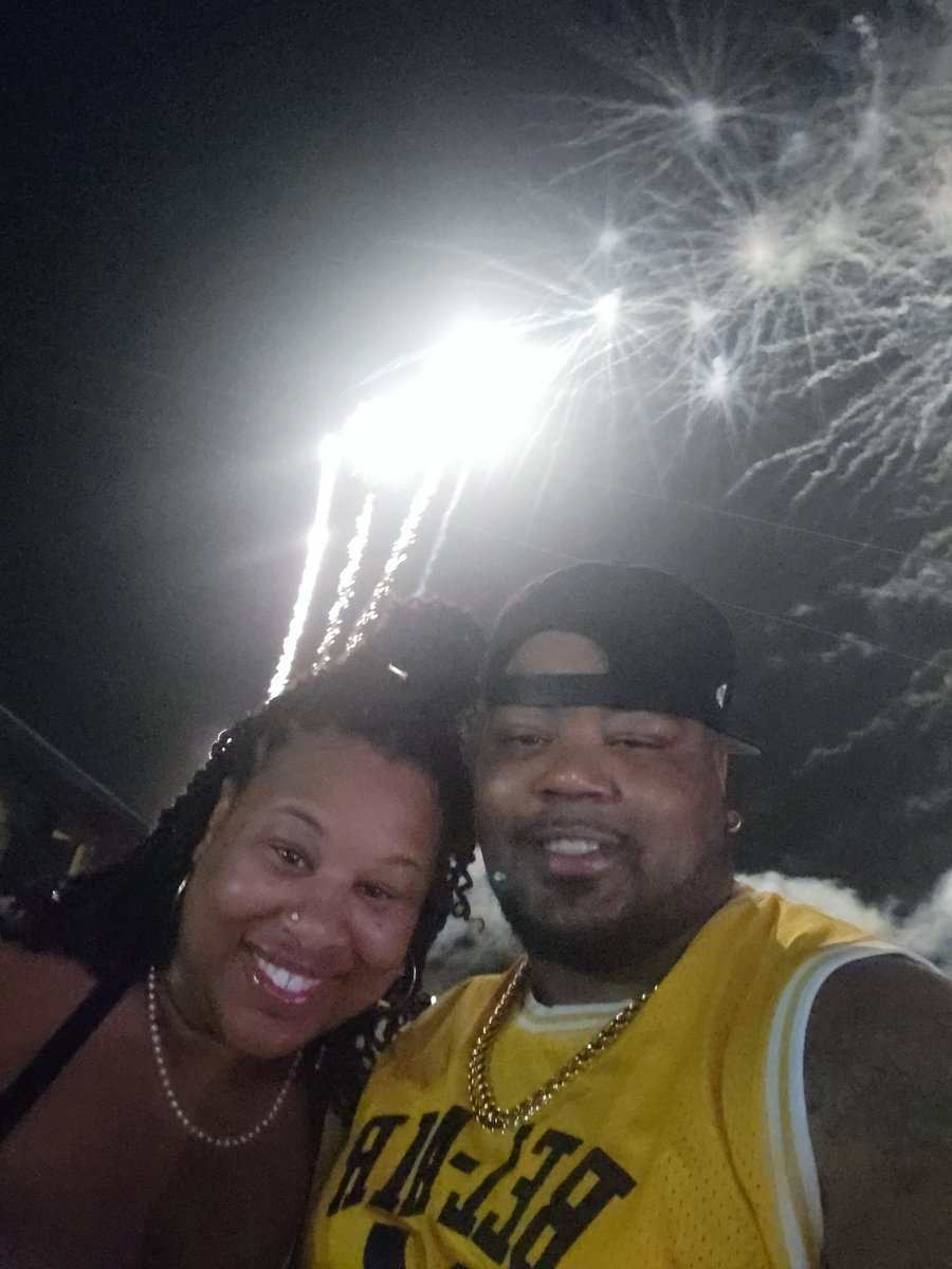 DeeBo59's tweet photo. The way I love this woman is absolutely stupid! But I love it here 🥰😍
#Brandom https://t.co/qY7iMZ3tCi