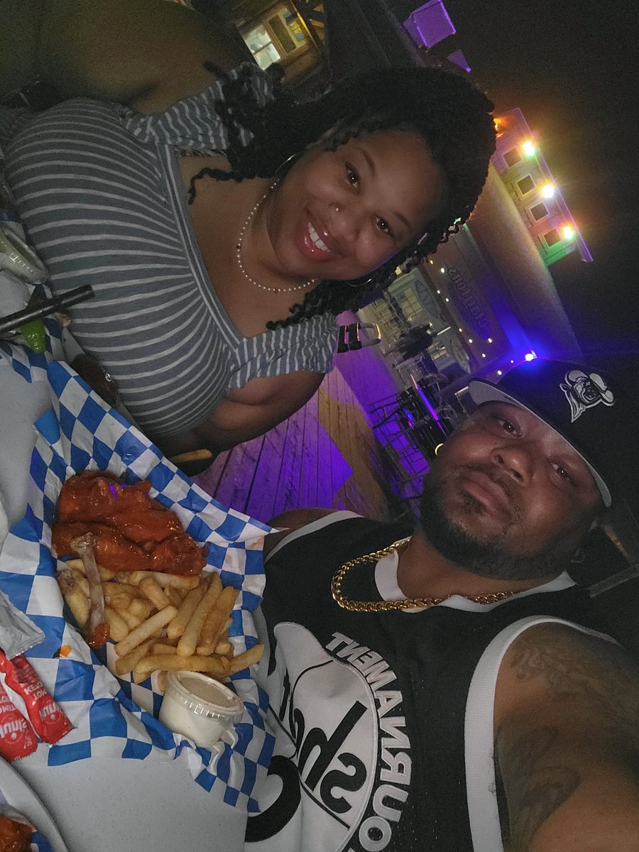 DeeBo59's tweet photo. The way I love this woman is absolutely stupid! But I love it here 🥰😍
#Brandom https://t.co/qY7iMZ3tCi