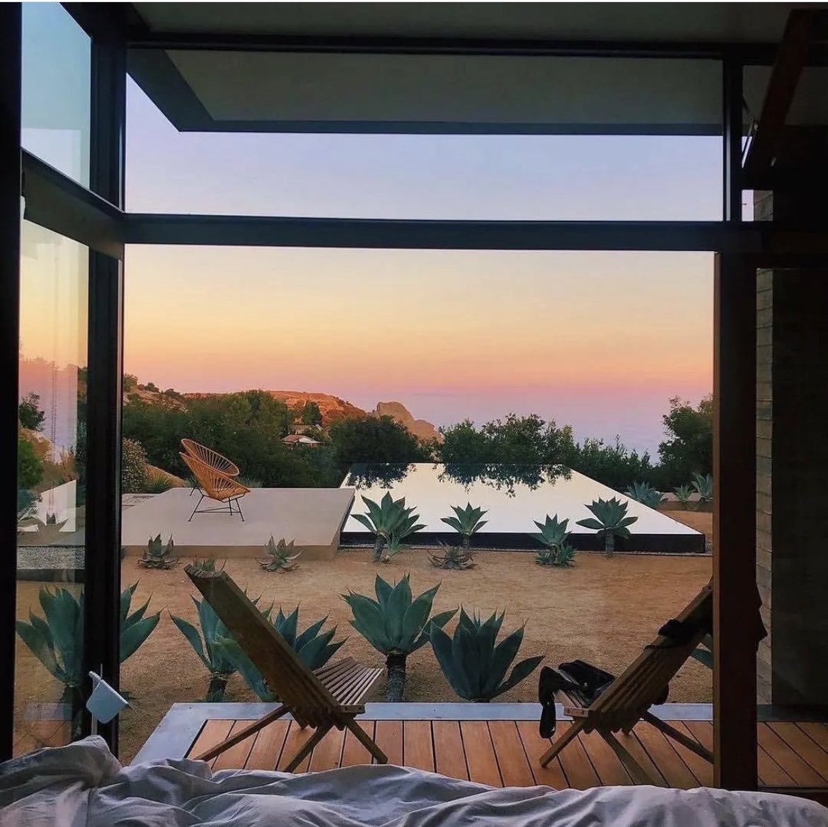 oliverpeoples's tweet photo. Saddle Peak House at sunset in Topanga, California. #OPInspiration https://t.co/EKsKuAPLYP