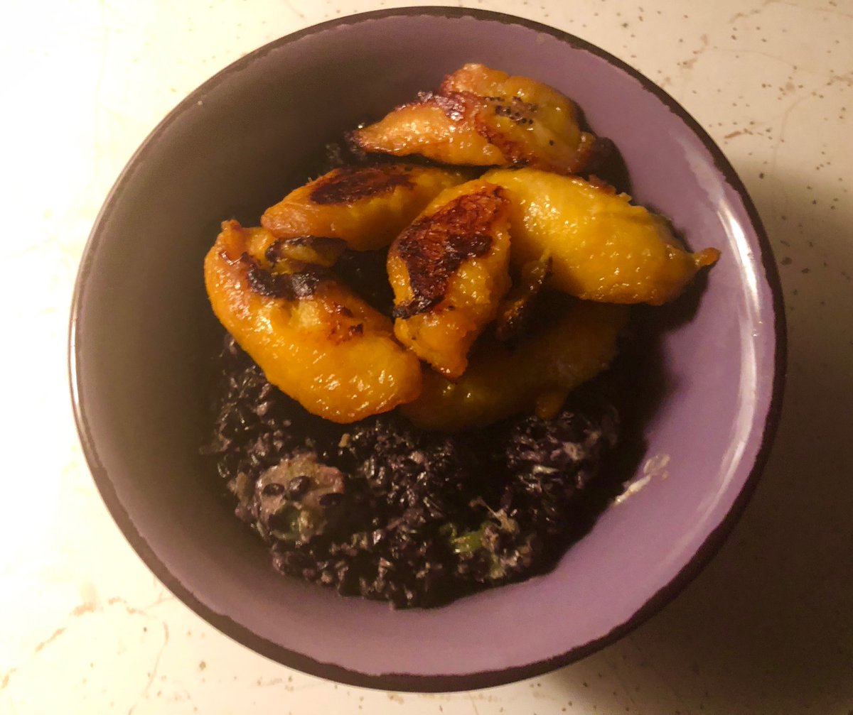 Afroveganchick's tweet photo. Last night’s dinner: yummy @LotusFoods organic forbidden rice with sour cream and baked plantains. #vegan #veganfood https://t.co/KlbTguq7tD