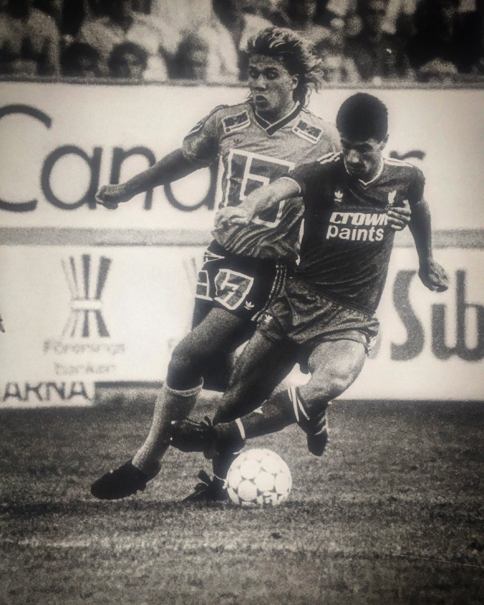 PBlohm's tweet photo. Grattis Eyravallen/Behrn arena 100 år som firas idag!
Där hade jag tre sportsligt framgångsrika år med ÖSK.
Med BK Forward spelade vi två heta derbyn mot ÖSK 1987-1988
Det häftigaste minnet är trots allt med i Länslaget mot Liverpool inför 10.000 på Eyravallen 1986. 19 år va jag! https://t.co/A9BCvnIAkT