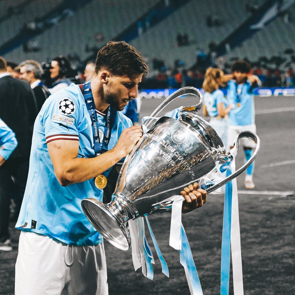 ErlingRoIe's tweet photo. Don’t ever compare Saliba to the best CB in the world, ever. https://t.co/bTdX73iwRD