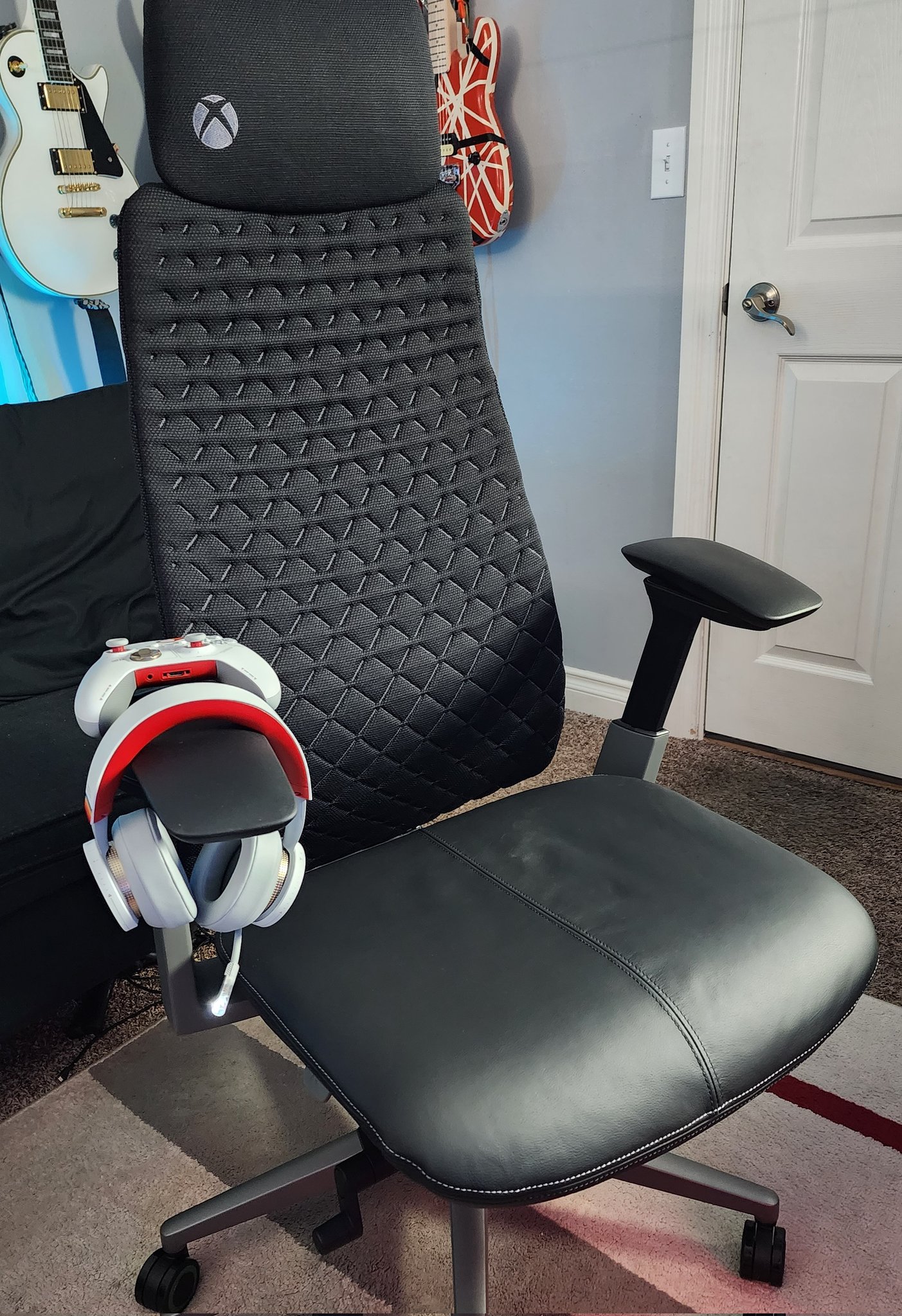 The Haworth Xbox gaming chair comes in 2 versions and it will let