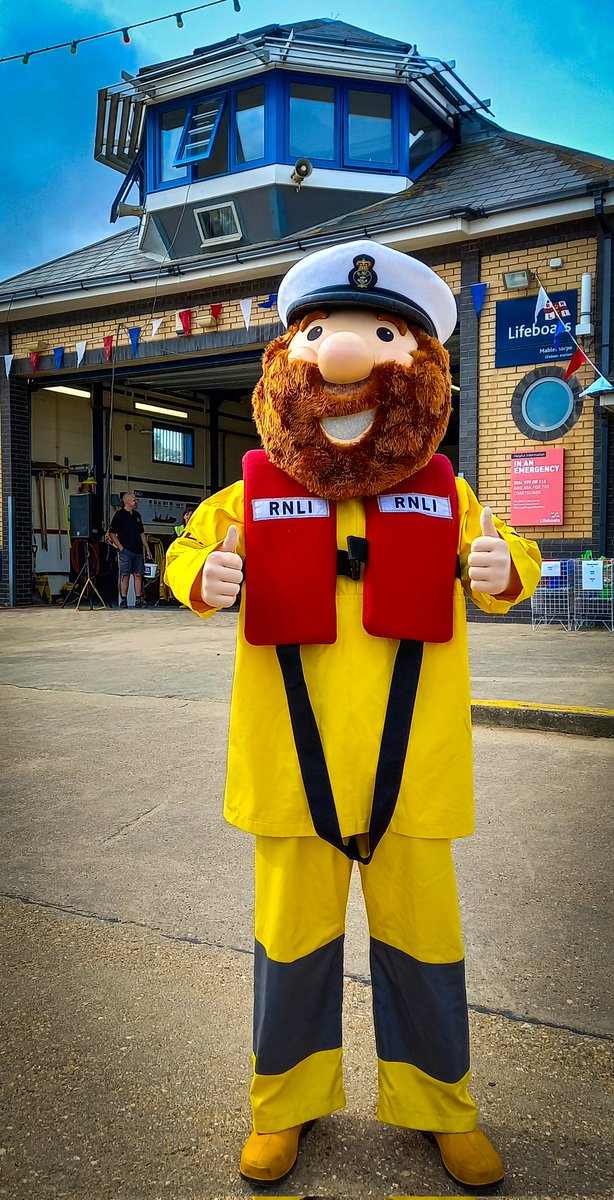 Just_J4mie's tweet photo. Then I saw "Sandy" 
#StormyStan 
@LifeguardsLincs and 
@RNLImablethorpe having their Open Day

@RNLI #respectthewater
#coast #beach #beachlife 
#mablethorpe #LINCOLNSHIRE https://t.co/hj6XTZzzBX