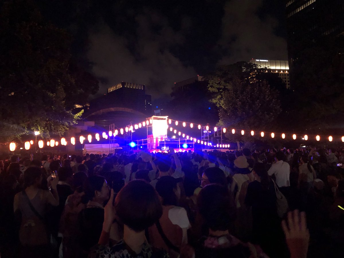 Blacklizard007's tweet photo. 日比谷盆踊り大会行きました！スターウォーズ盆踊りめっちゃ面白かったです。通常プログラムの後にエクストラディスコタイムがあって、全世代がウェイウェイできて1番盛り上がりましたー！
#snv813 #jwave https://t.co/0c1TK5jMg8