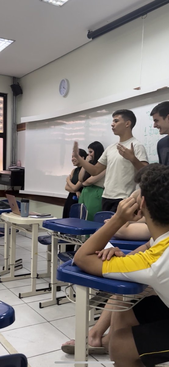maximundi2023's tweet photo. Maldivas chega atrasado, fala sobre sua companhia de inteligĂȘncia e gera risadas para os demais delegados
#maximundi #mock #conselhodeseguranca #LucaEIsabela https://t.co/8gtVFLkUqM