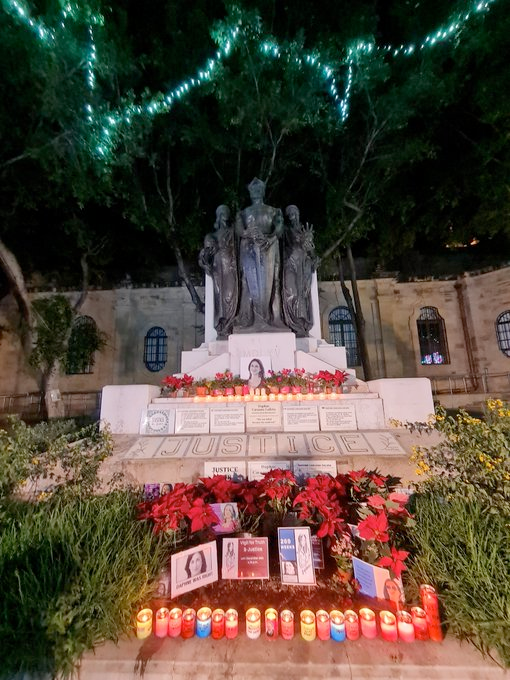 actualites_nrv's tweet photo. Daphne Caruana Galizia, née Daphne Anne Vella le 26 août 1964 à Sliema (Malte) est morte assassinée le 16 octobre 2017 à Bidnija, dans l'explosion de sa voiture. Elle était journaliste ... #DaphneCaruanaGalizia #CorruptionEurope #Malte #Nice #Nice06 https://t.co/vgwzN7ZSO2