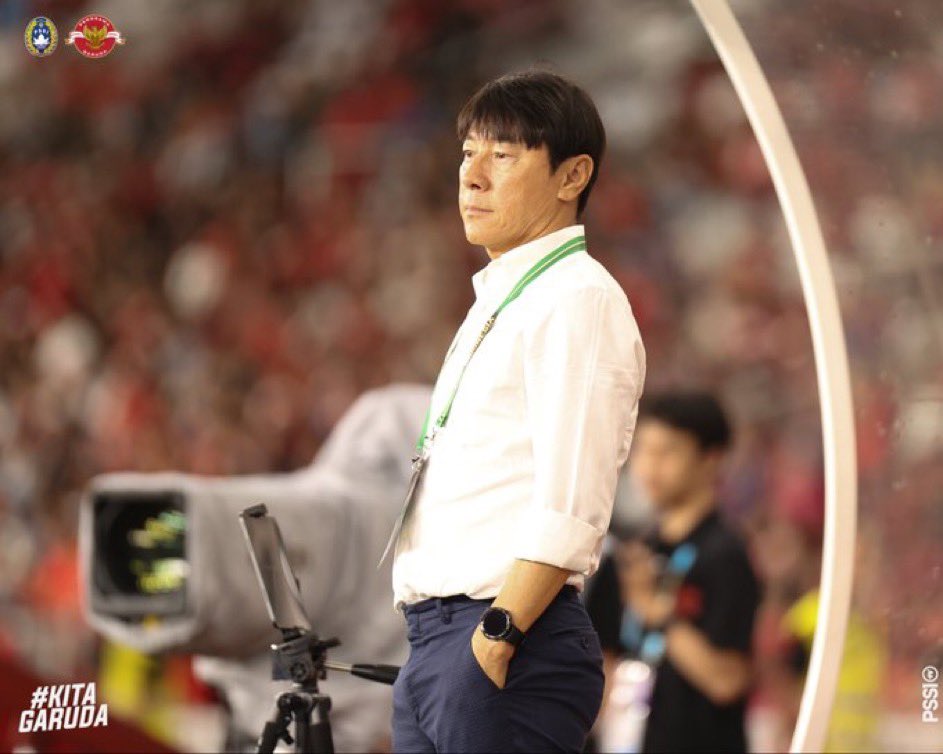nalynqisx's tweet photo. ada seorang yg katanya pengamat ! minta sty mundur cuma gara2 gg dapet gelar juara ! juara yg mana? AFF? naik kelas lah dikit minimal kita lolos piala asia jalur peperangan kagak hadiah itu udh hebat !!!!

Udah sampe final dengan skuad gini udah keren banget🇮🇩

#TimnasDay Ernando https://t.co/SL6NzLvKix