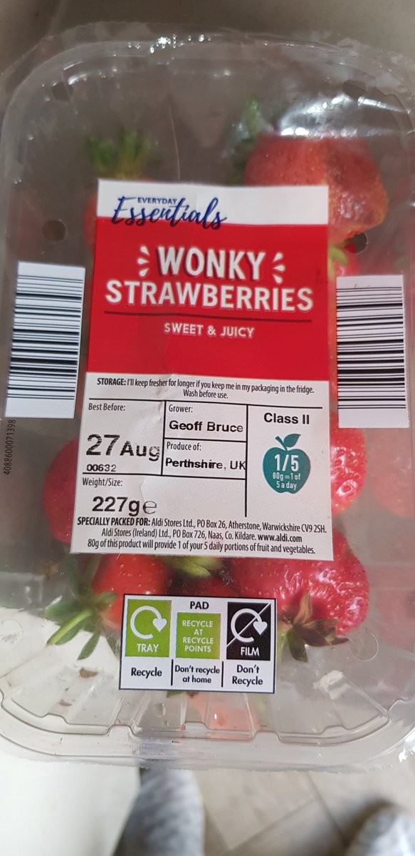 lilpineappleuk's tweet photo. Bought these yesterday. Went straight home after shopping. Put them in fridge. What a waste of money @AldiUK 
Every single one is mushy and starting with mould. https://t.co/E7JOV6OhFq