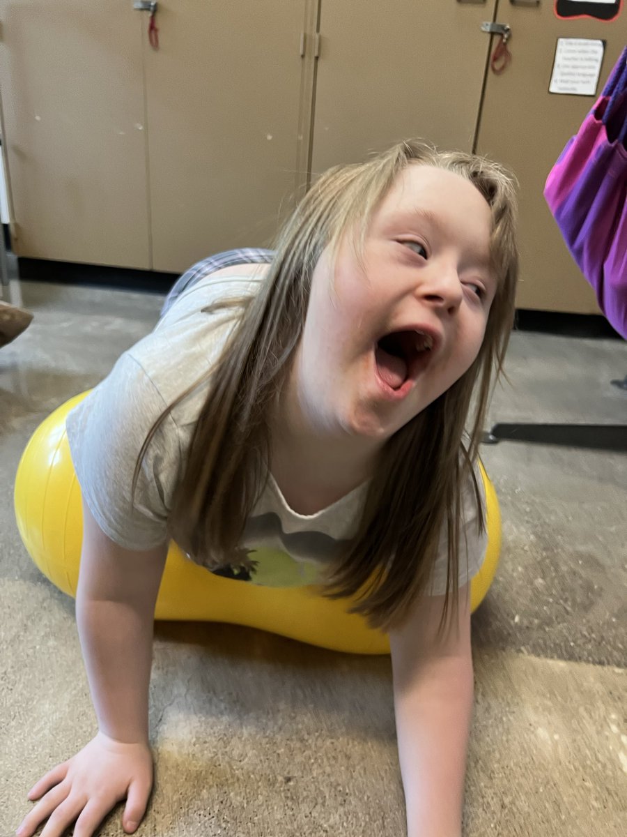 MrsEllisSPED's tweet photo. School isn’t just about academics in my room. My goal is to teach kids with disabilities the skills needed to become independent adults. #clearthelist #teachertwitter @RyanBartlett 

✨ 2nd Year SpEd
✨ Severe Disabilities 
✨ We cook, clean, shop &amp; more!

https://t.co/SDYxpCodor https://t.co/0S2K3jxcXd