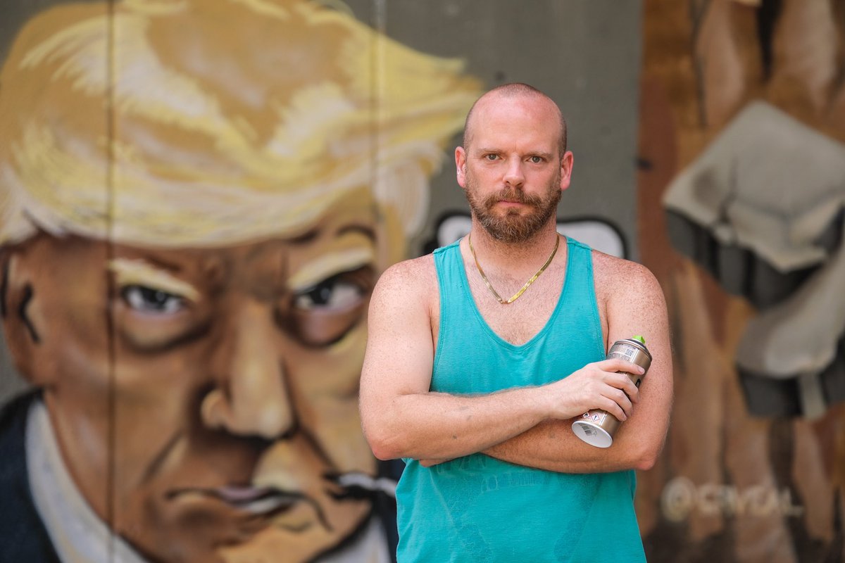 BillyHeathFOX5's tweet photo. MUGSHOT MURAL: Popular Atlanta Muralist Chris Veal had his paint cans ready and a mural of Former President Donald Trump's mugshot is now up on the Atlanta Beltline.
#MugshotMural #ATL #FultonCounty
#TrumpMugshot https://t.co/aIodvdAsQj