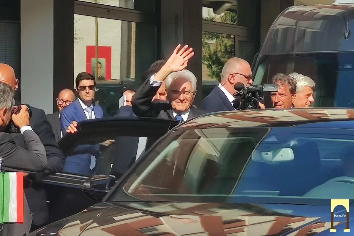 iscoferrara's tweet photo. 🇮🇹La visita del presidente #Mattarella ad #Argenta nel ricordo di don Minzoni, assassinato per mano fascista cent'anni fa.
Vi diamo appuntamento per il 28 e il 29 settembre 2023 per il convegno dedicato a don Minzoni e organizzato da #iscofe al Teatro dei Fluttuanti di Argenta https://t.co/pdXXMvzUJJ
