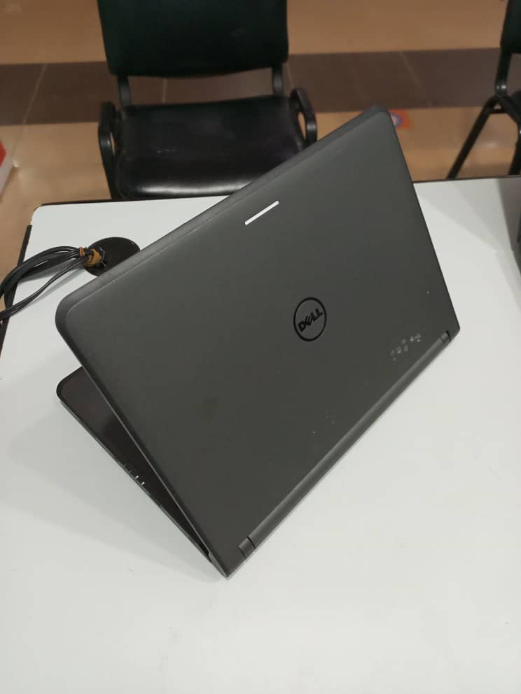 CptechSol21's tweet photo. *Dell Latitude E3350*
Intel(R) Core(TM) i5 @ 2.20 GHz
4 GB RAM
500 GB HDD
HD Webcam+Wireless
3.0 USB Ports
*Slim and Portable*
VGA+Thunderbolt Ports
Screen size: 13.3 Inches
Battery: Excellent, 4+ Hours
*Price: 750,000 Ugshs*
WhatsApp/call: 0751985026 / 0789584045 https://t.co/iOaVzQ4OGE