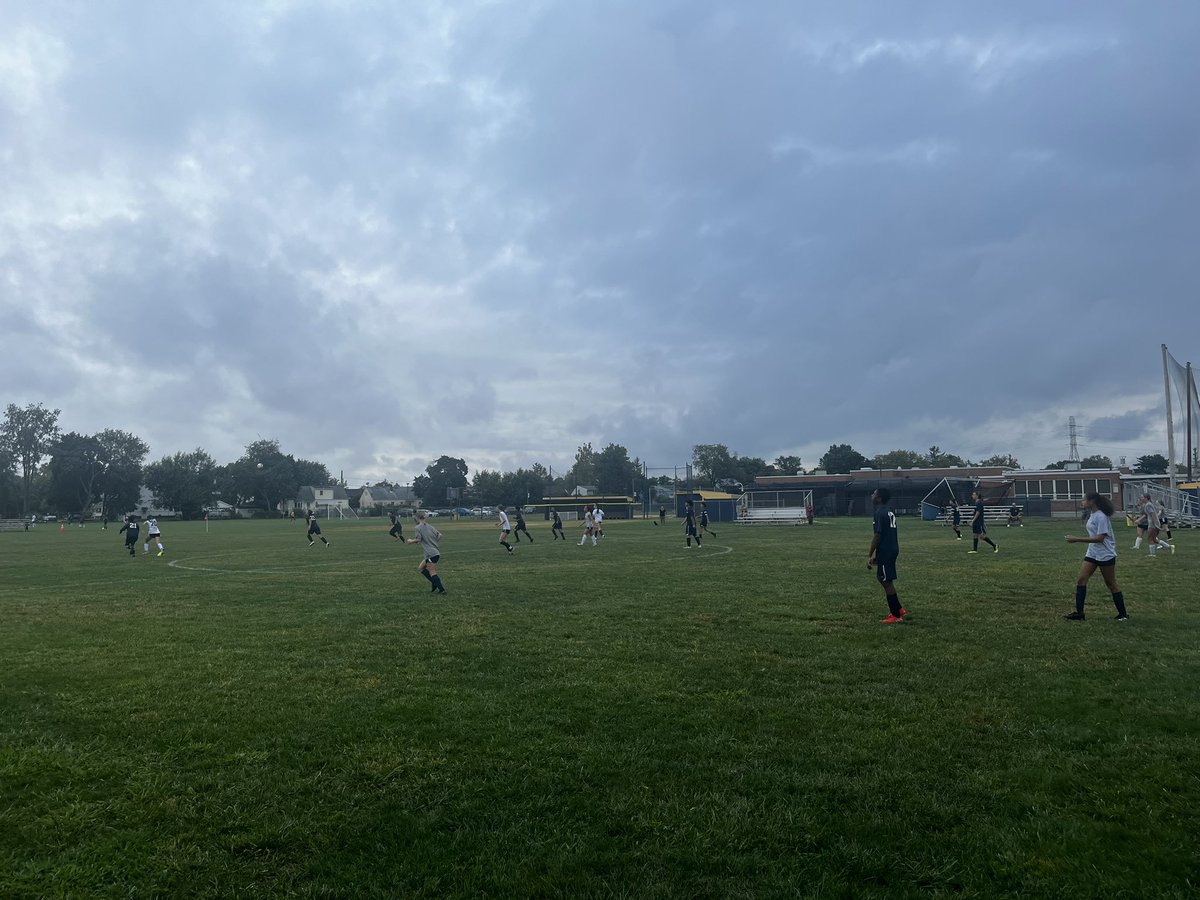 MsSullyNHS's tweet photo. Nottingham girls and boys soccer scrimmage this morning. 💪🏻⚽️💫 @StarAthleticsAD @StarsBSoccer https://t.co/XbxUwFnRQz
