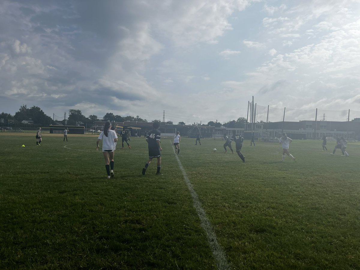 MsSullyNHS's tweet photo. Nottingham girls and boys soccer scrimmage this morning. 💪🏻⚽️💫 @StarAthleticsAD @StarsBSoccer https://t.co/XbxUwFnRQz