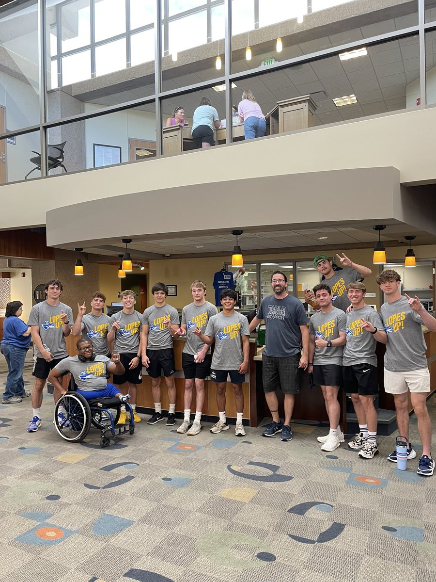 arnolddrew0's tweet photo. Thank you Kearney Public Library, First National Bank, and Computer Hardware for your support of @UNKearney and @UNK_Athletics #herecomethelopers @loperwrestling https://t.co/nzmZoHhUCr