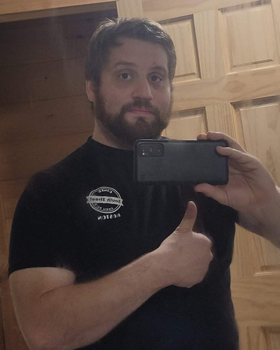 Merolli4MA's tweet photo. Life update: I can fit in size L shirts again https://t.co/DgtUUNH287