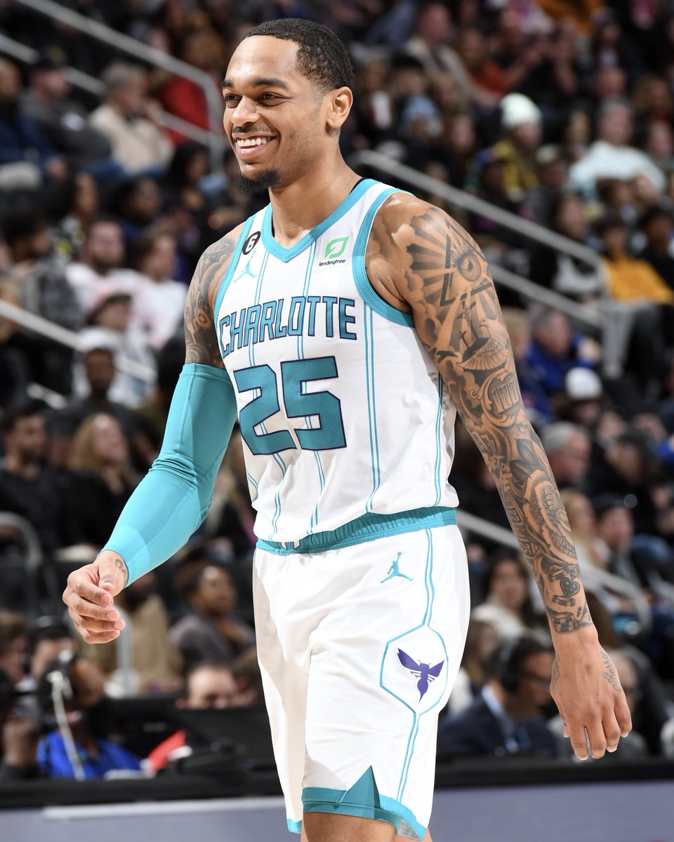 BleacherReport's tweet photo. PJ Washington has agreed to a new three-year, $48 million contract to stay with the Hornets, per @wojespn https://t.co/Jzx6cHpCRn