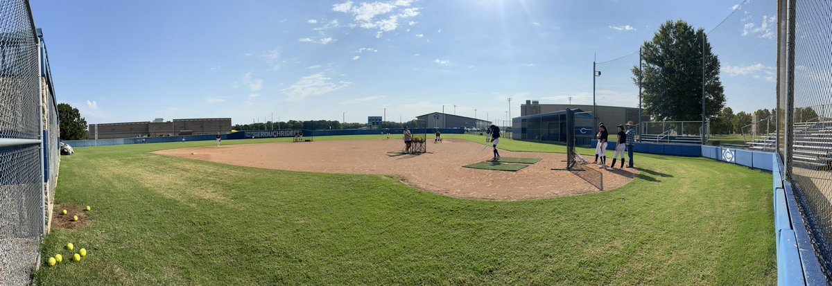 CCRoughridersSB's tweet photo. Ballin with our bros 🤠

#RoughRiders #WEEKONE https://t.co/yeYsoukPIR