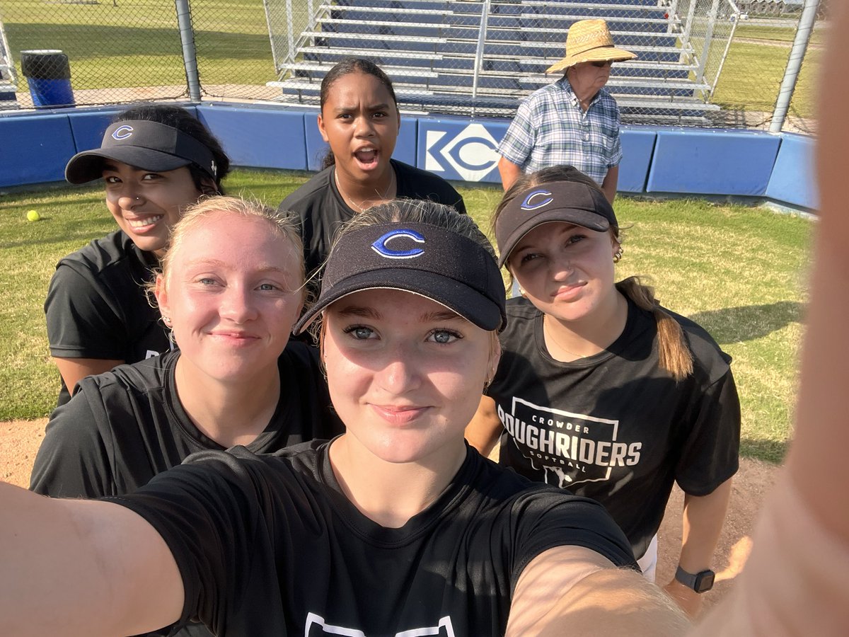 CCRoughridersSB's tweet photo. Ballin with our bros 🤠

#RoughRiders #WEEKONE https://t.co/yeYsoukPIR