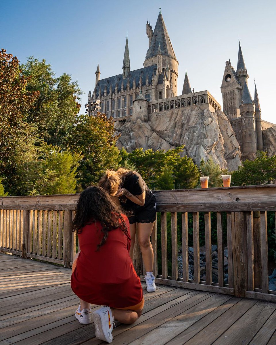 marcelamcgowan's tweet photo. Vamos casar!!!!!

Quando conheci a Lu um dos primeiros planos foi levar ela pra conhecer o castelo do Harry Potter (ela AMA o filme)! E foi nesse cenário aí que ela me surpreendeu com pedido mais doce do mundo! https://t.co/W3Qxq3oFJY