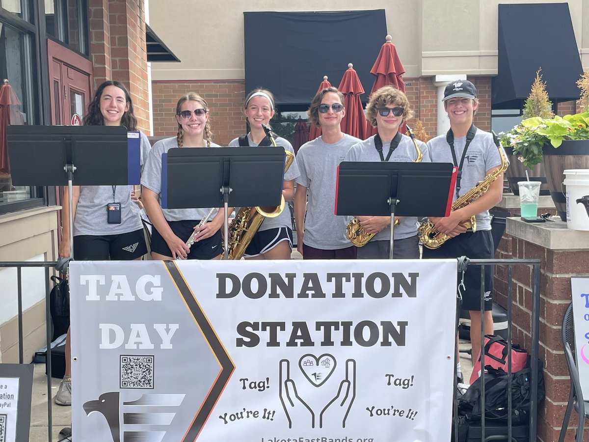 BradyLisa's tweet photo. @lakotaeastbands Out and about on the town promoting Tag Day for Lakota East Marching Band! https://t.co/Y6233GT0yW