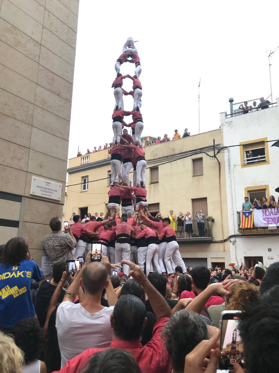 collavella's tweet photo. A la primera ronda al Catllar hem descarregat el 4 de 9 amb folre i pilar. #castells https://t.co/AfbTAvH6wR