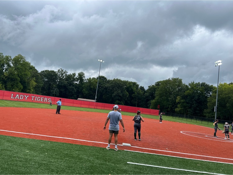 spoofhound1's tweet photo. Hounds softball season opener at the Plattsburg tournament! Great to get the season started 💚🥎😤💪 https://t.co/C0liatDHql