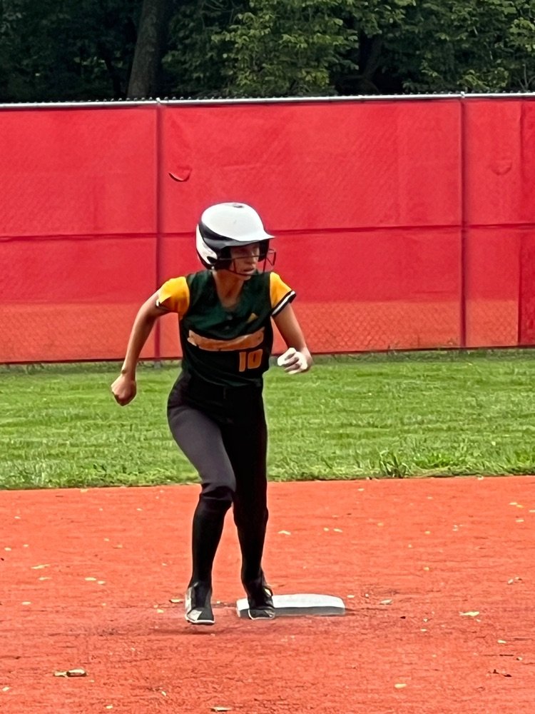 spoofhound1's tweet photo. Hounds softball season opener at the Plattsburg tournament! Great to get the season started 💚🥎😤💪 https://t.co/C0liatDHql