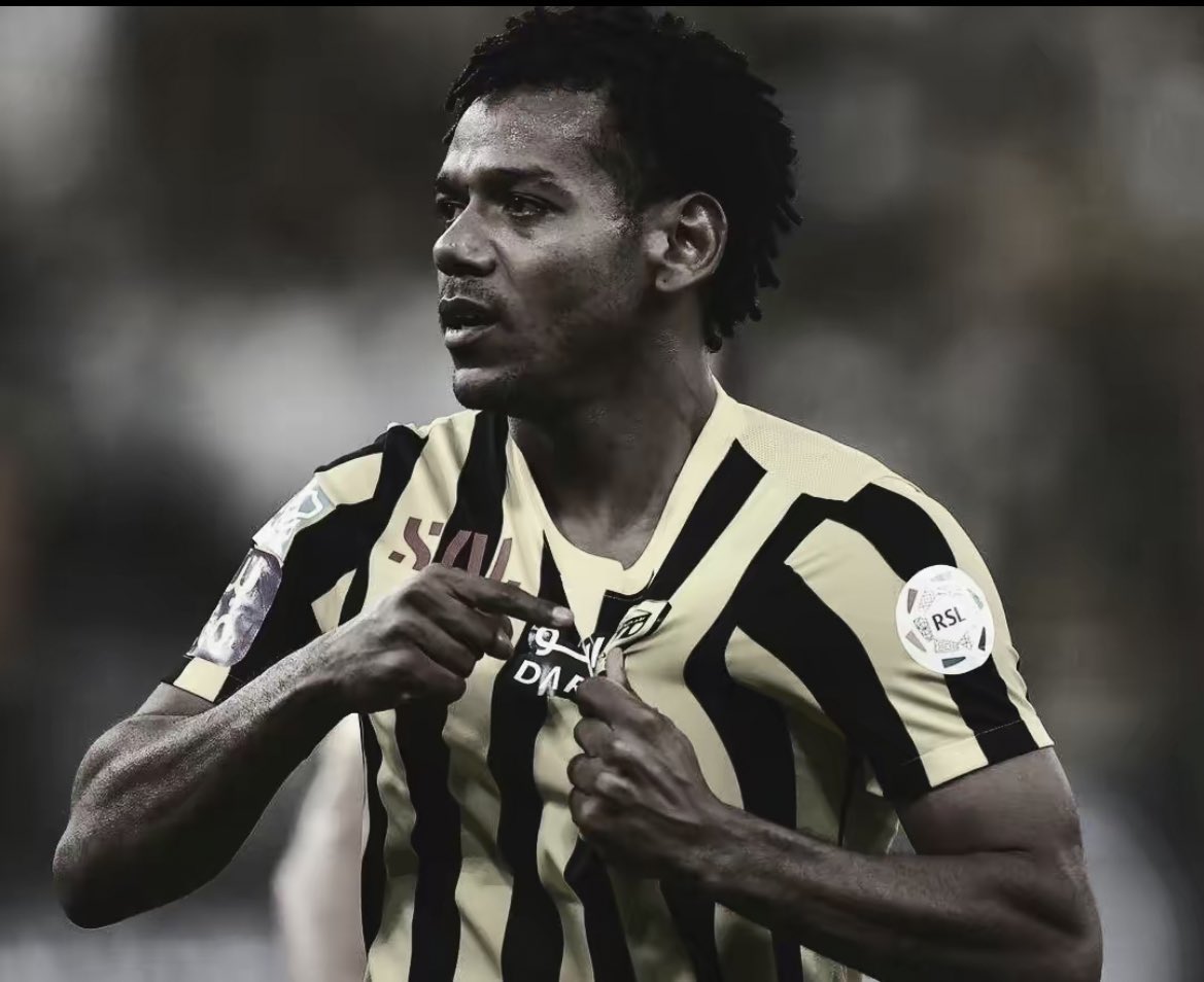 كنت طريقنا الوحيد وستظل حبنا الاول💛
يا أعظم محترف🐐