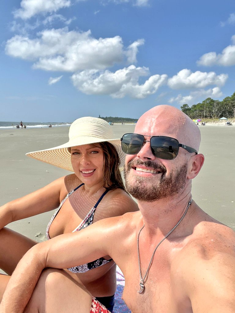 gOnzOd0g's tweet image. Beach day!!! #huntingisland