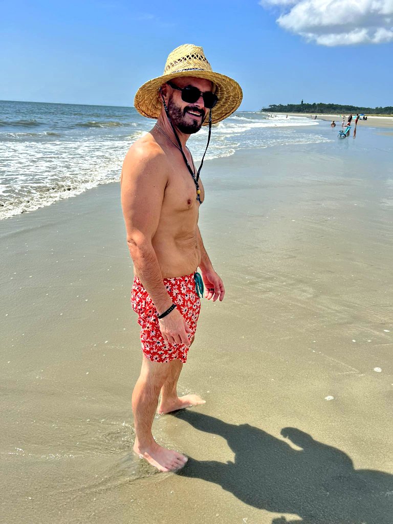 gOnzOd0g's tweet image. Beach day!!! #huntingisland