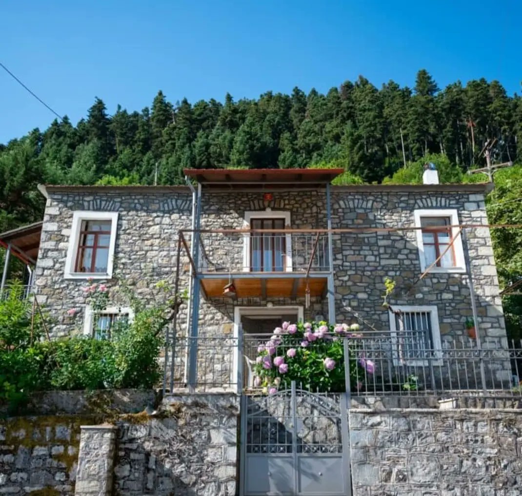 OreinoKafeneio's tweet photo. Dream house https://t.co/A2eULlnL47