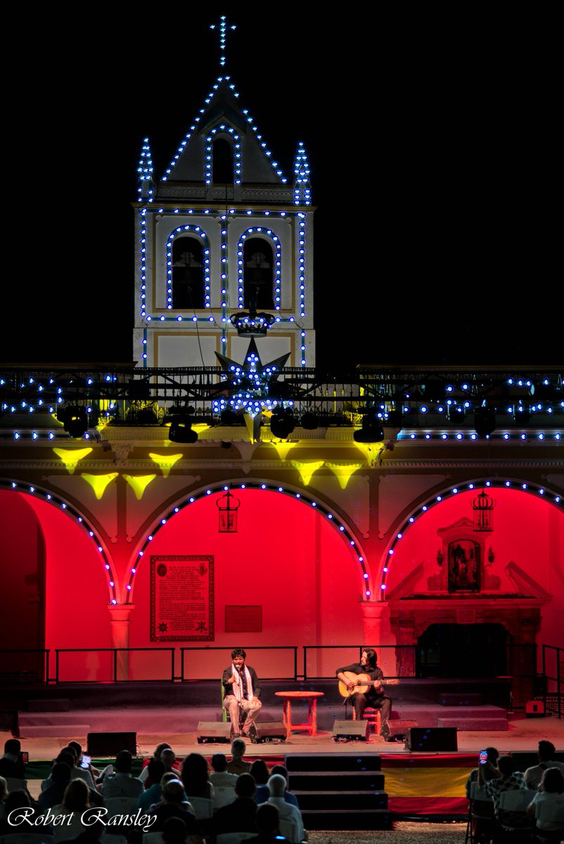 ranzelrob's tweet photo. Flamenco concert in Los Santos de Maimona, Spain. 26-08-23. #concert #flamenco #singing #guitar #concierto #reportaje #photojournalism https://t.co/Q86cU8Wg6D