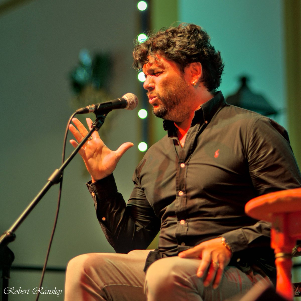 ranzelrob's tweet photo. Flamenco concert in Los Santos de Maimona, Spain. 26-08-23. #concert #flamenco #singing #guitar #concierto #reportaje #photojournalism https://t.co/Q86cU8Wg6D