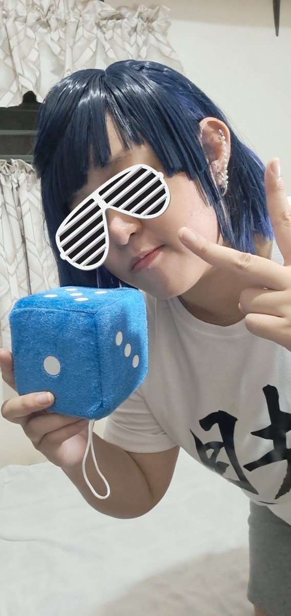 rianrim's tweet photo. went to a con today as @xinzoruo's day off yelan complete with the 赌 shirt and a little die plush 🎲 😅

#genshin https://t.co/zGhMeq3pfO