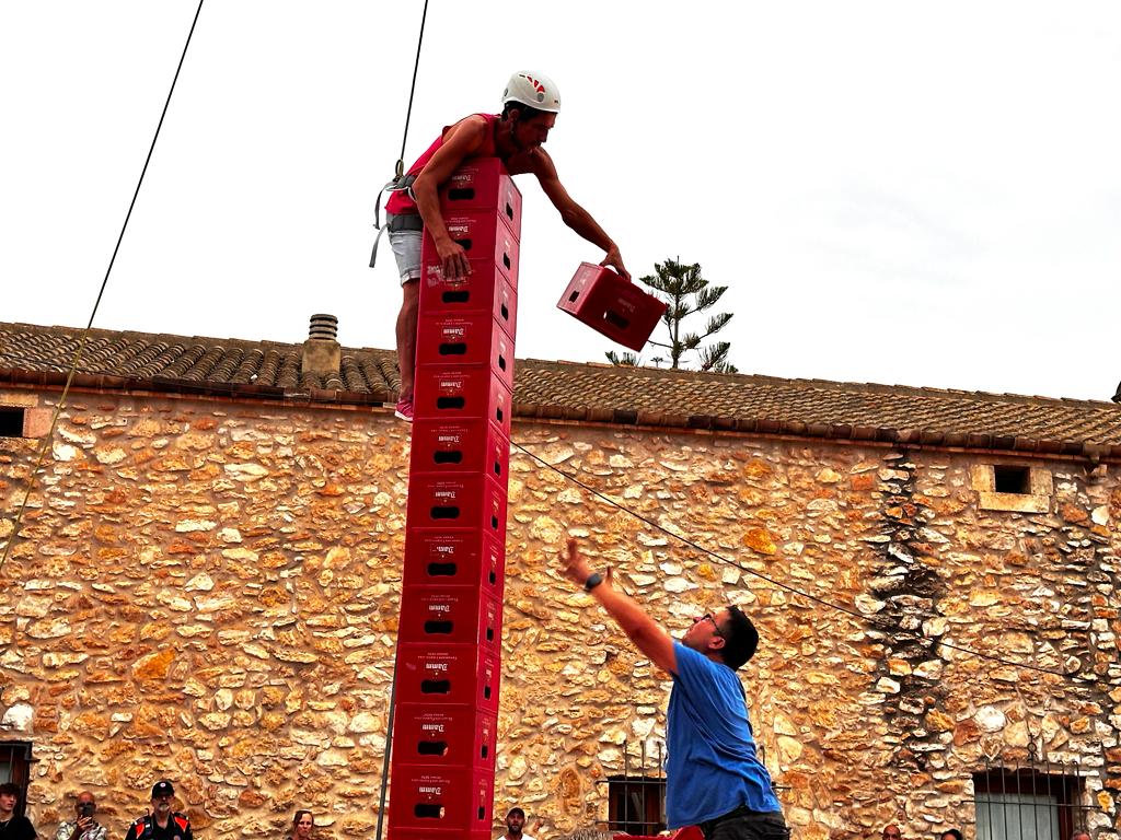 Aj. de Torredembarra (@ajtorredembarra) on Twitter photo 🎉 IV Concurs d'apilar caixes de la Festa Major de Santa Rosalia #Torredembarra #FMTdb organitzat pels <a href="/XiquetsdeTDB/">Xiquets de Torredembarra</a>
Equilibri i valor ‼
📷 Anna F. 🎉 IV Concurs d'apilar caixes de la Festa Major de Santa Rosalia #Torredembarra #FMTdb organitzat pels <a href="/XiquetsdeTDB/">Xiquets de Torredembarra</a>
Equilibri i valor ‼
📷 Anna F.