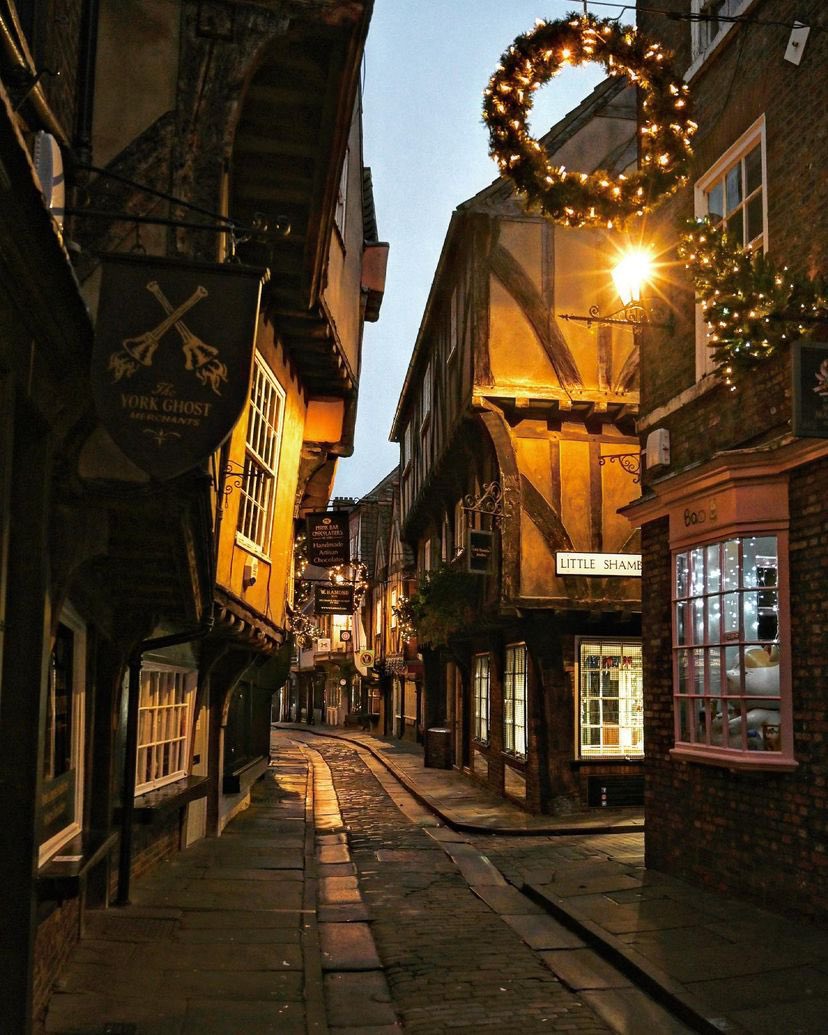 York, England 🏴󠁧󠁢󠁥󠁮󠁧󠁿
📸: <a href="/ExploreWithEd/">Explore With Ed</a>