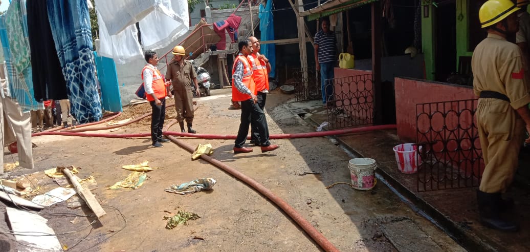 FireService_ANP's tweet photo. Major Fire🔥Averted on 26.8.23 in the  populated area of Dollygunj by Prompt Action of #FSGaracharma #FSAberdeen &amp; #FSChatham FireFighters.

03 Water Tenders &amp; 01 Water Bouzer rushed to the scene of fire which had occurred due to leakage in LPG Cylinder. https://t.co/eTA1nDd31B