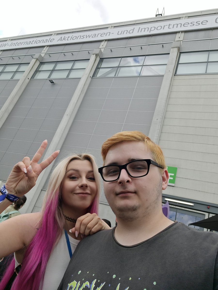 DasBriian's tweet photo. Dachte wäre milchbaum doch nur @xjennyan getroffen nein war echt super tolle person https://t.co/7NBBEjfC1q
