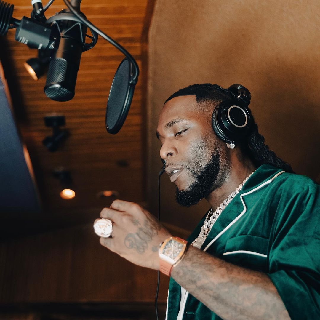1BENNY7G's tweet photo. Burna Boy earned his biggest streaming day of all time on Spotify on August 25, with over 13.7 million listens following the release of the “I Told Them…” album — breaking his own record, it becomes the biggest streaming day ever for an African artist in history of mankind! #ITOLDTHEM